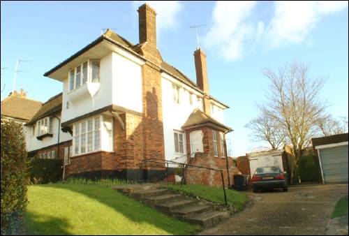 006-8 Ossulton Way